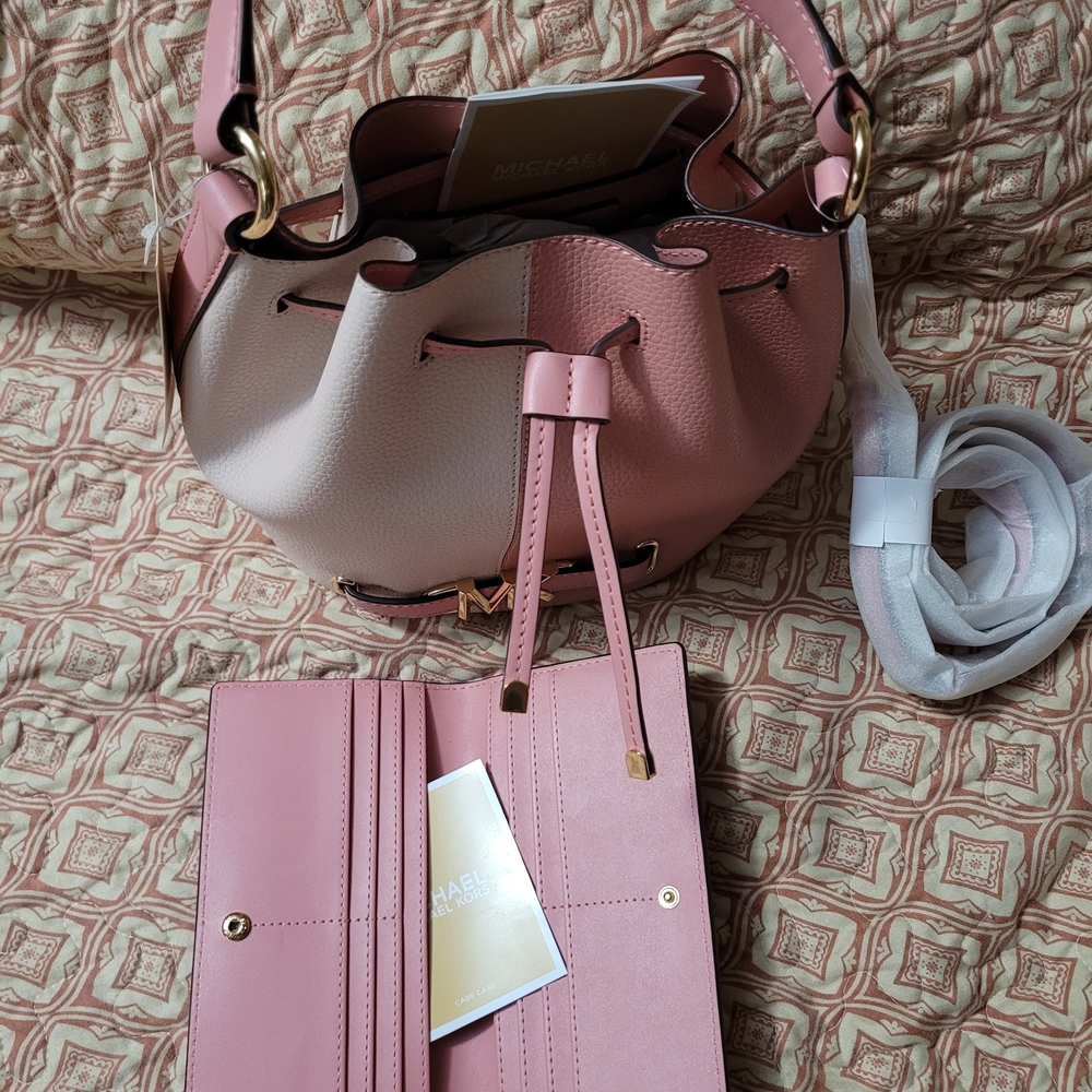 Michael Kors Pink Mini Bucket Bag & Wallet Set - Picture 4 of 4